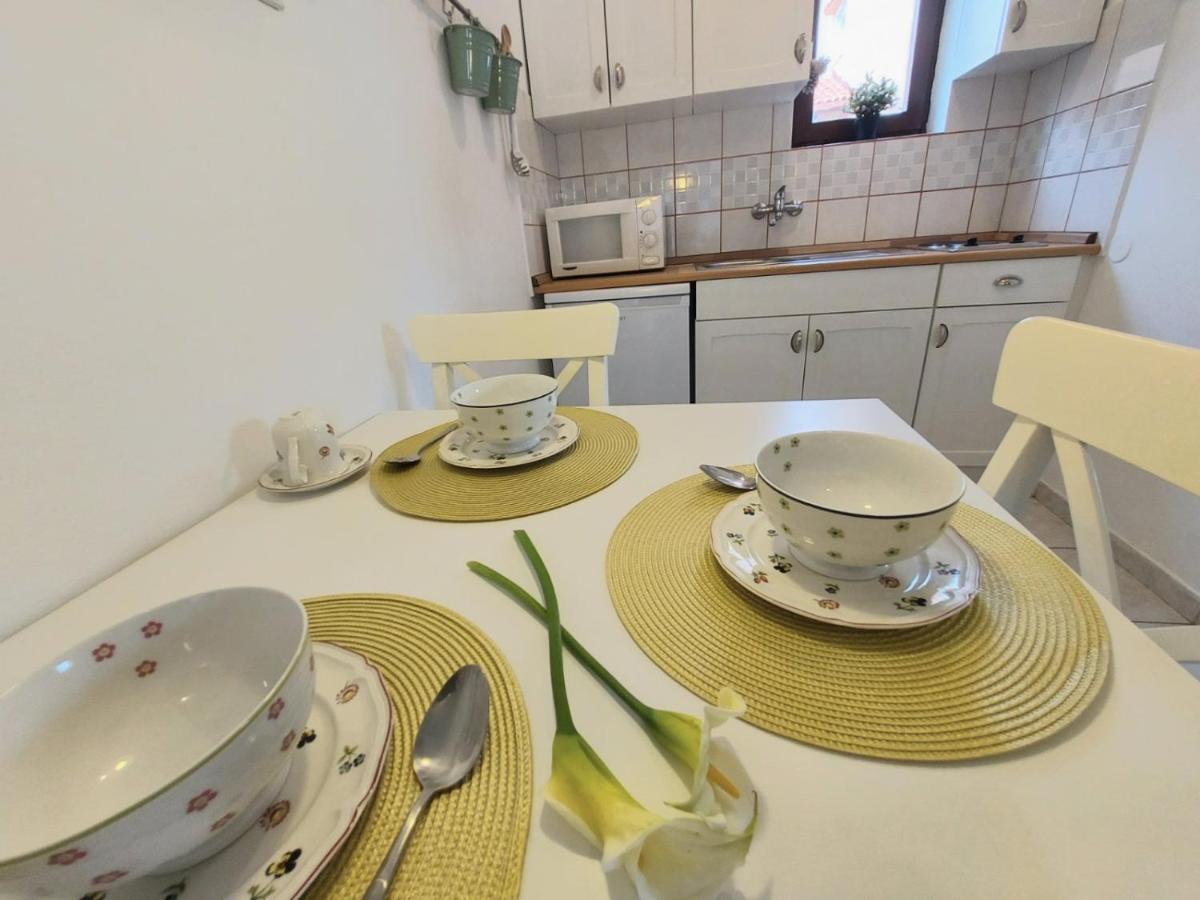 Apartmani Seaview Любач Екстер'єр фото