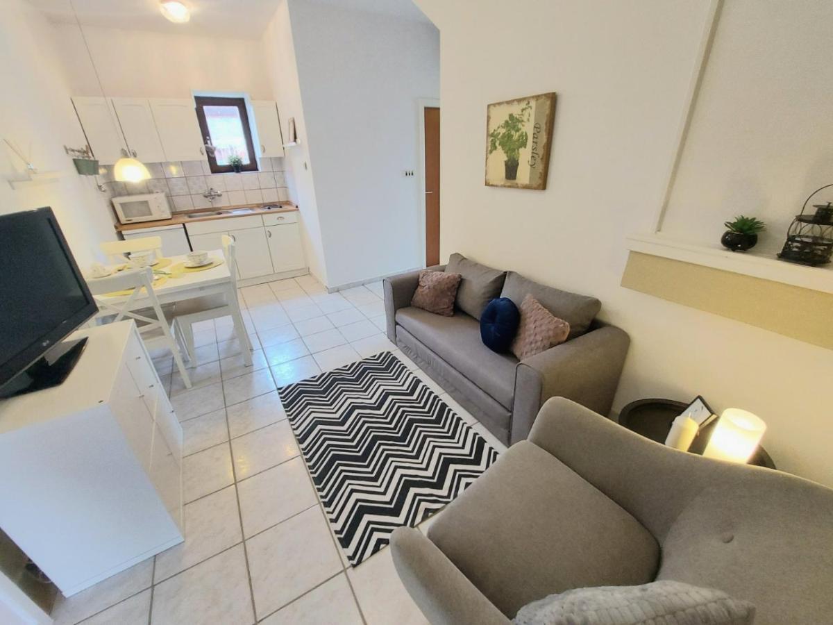 Apartmani Seaview Любач Екстер'єр фото