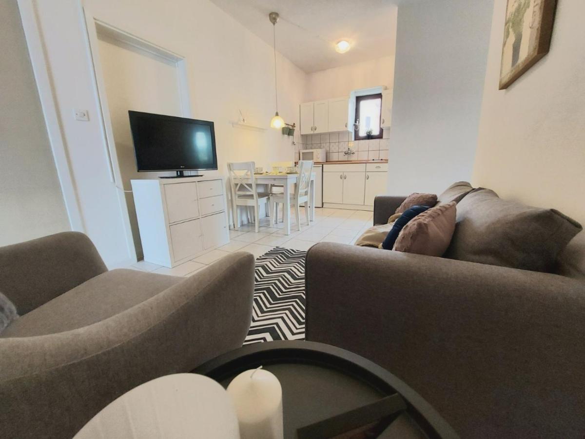 Apartmani Seaview Любач Екстер'єр фото