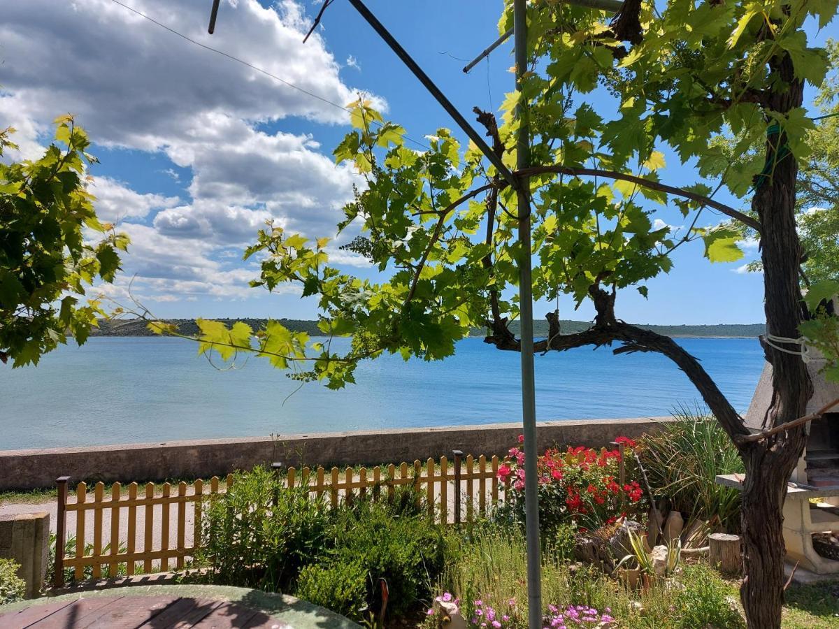 Apartmani Seaview Любач Екстер'єр фото
